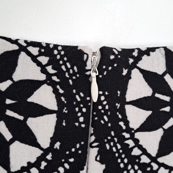 JAX Black/White Lined Dress. Size 8 - Picture 6 of 9